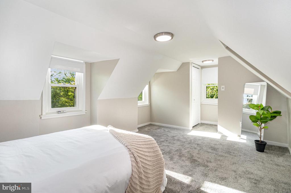 22 Esther Ln