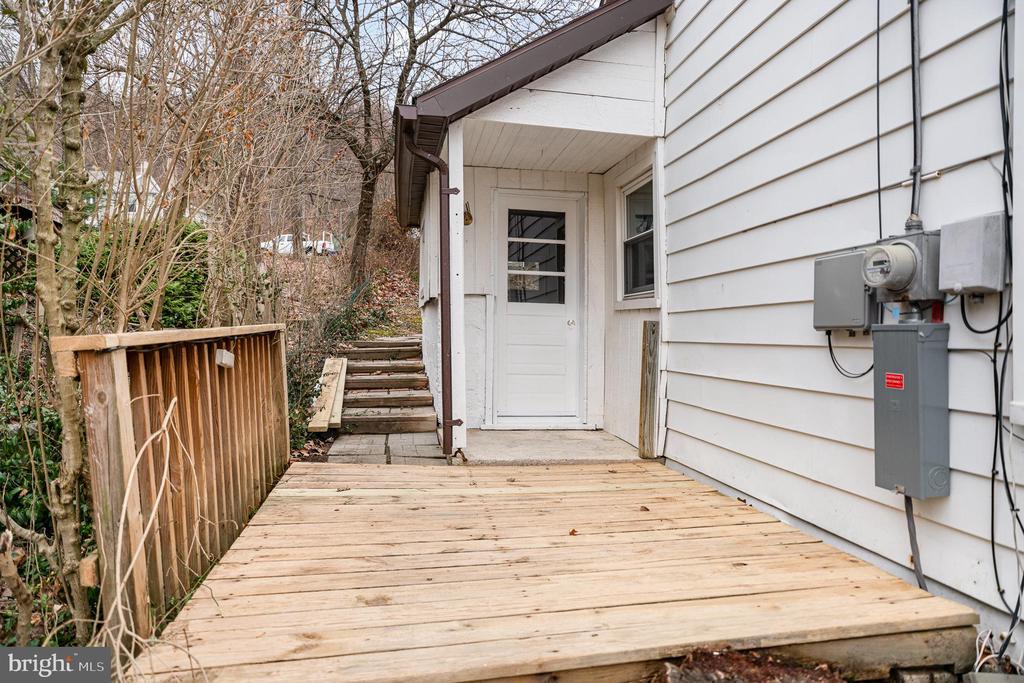 22 Esther Ln