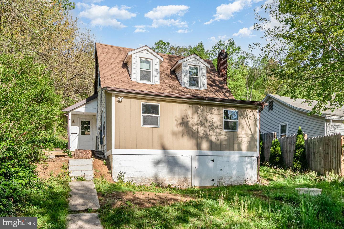 22 Esther Ln