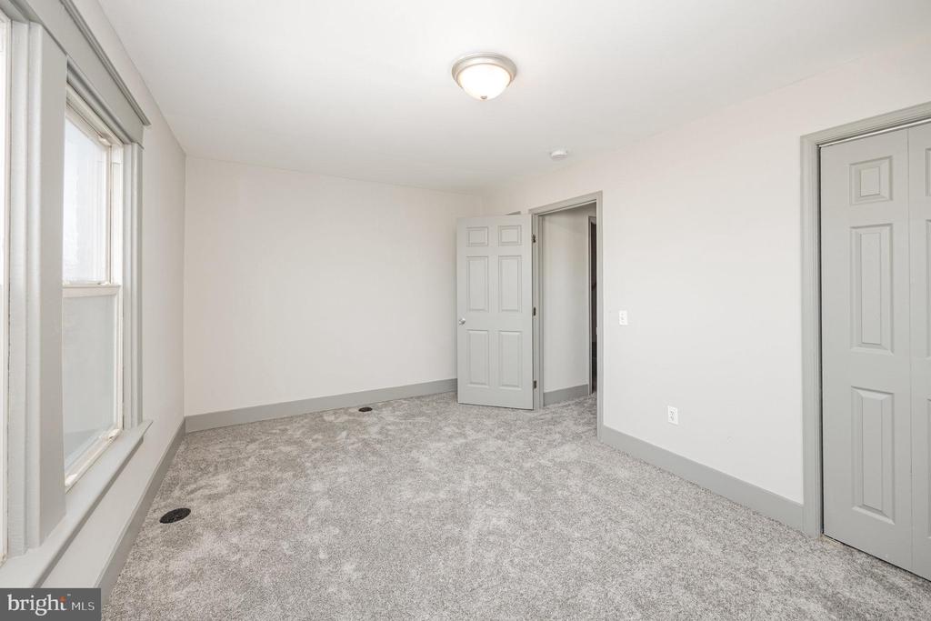 284 W MAPLE STREET