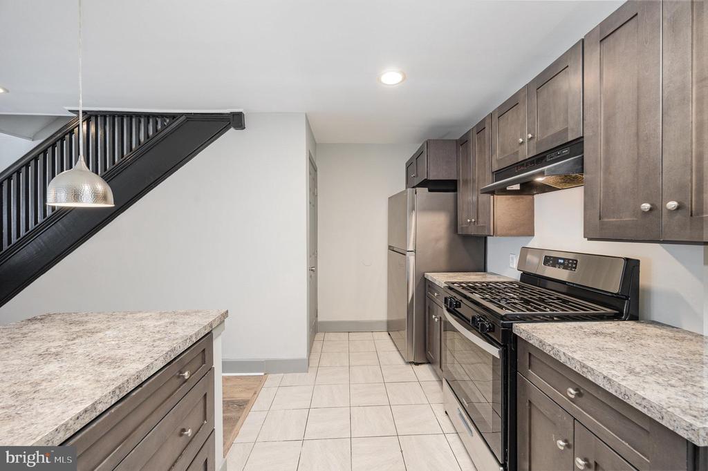 284 W MAPLE STREET