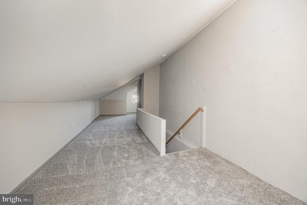284 W MAPLE STREET