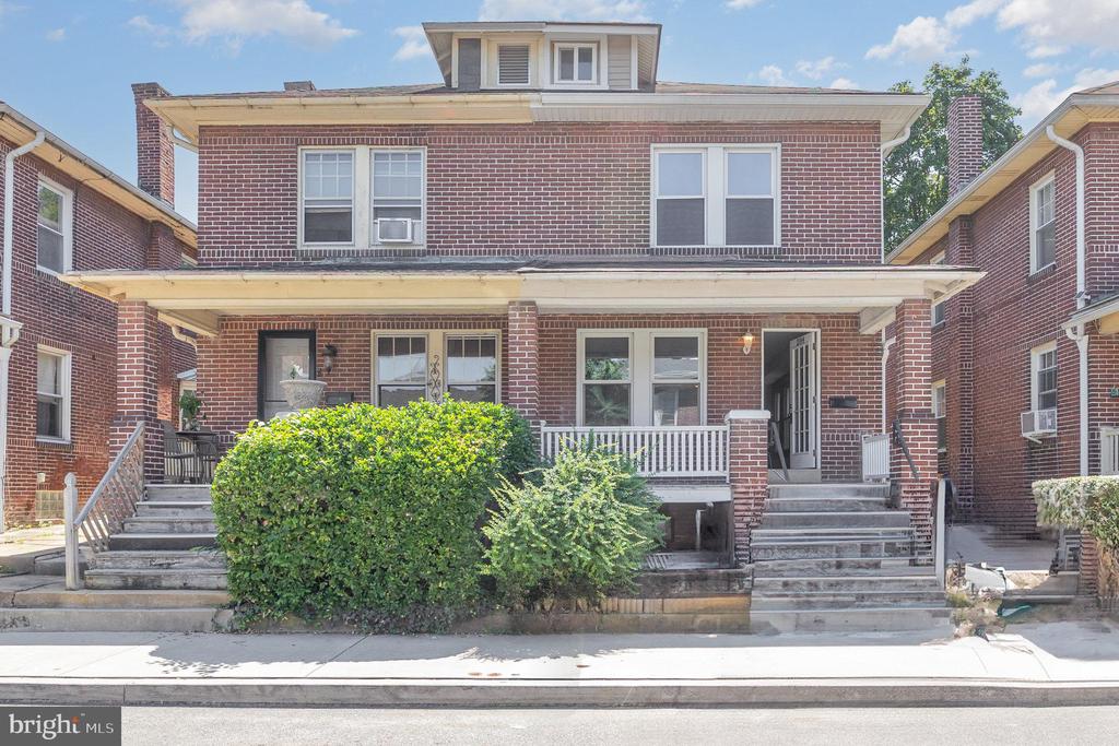 284 W MAPLE STREET