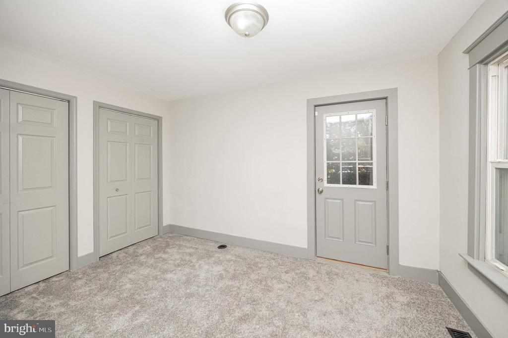 284 W MAPLE STREET