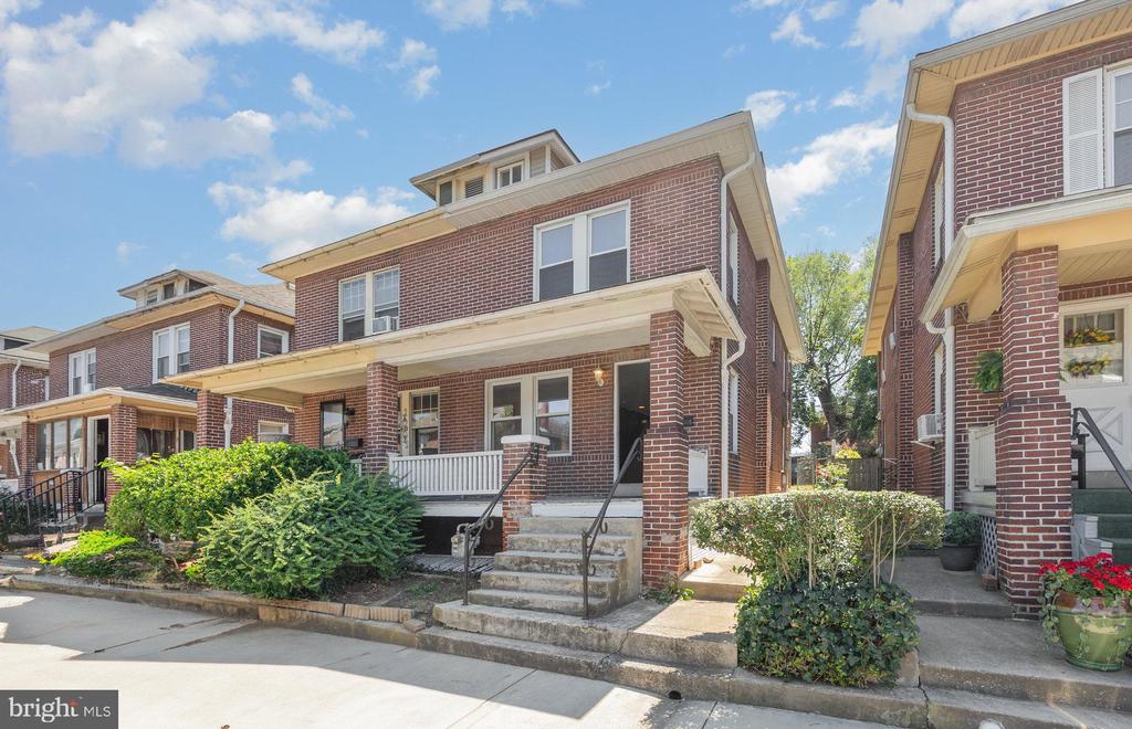 284 W MAPLE STREET