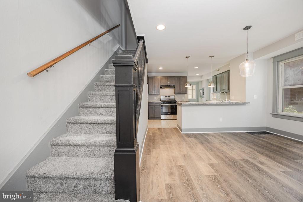 284 W MAPLE STREET
