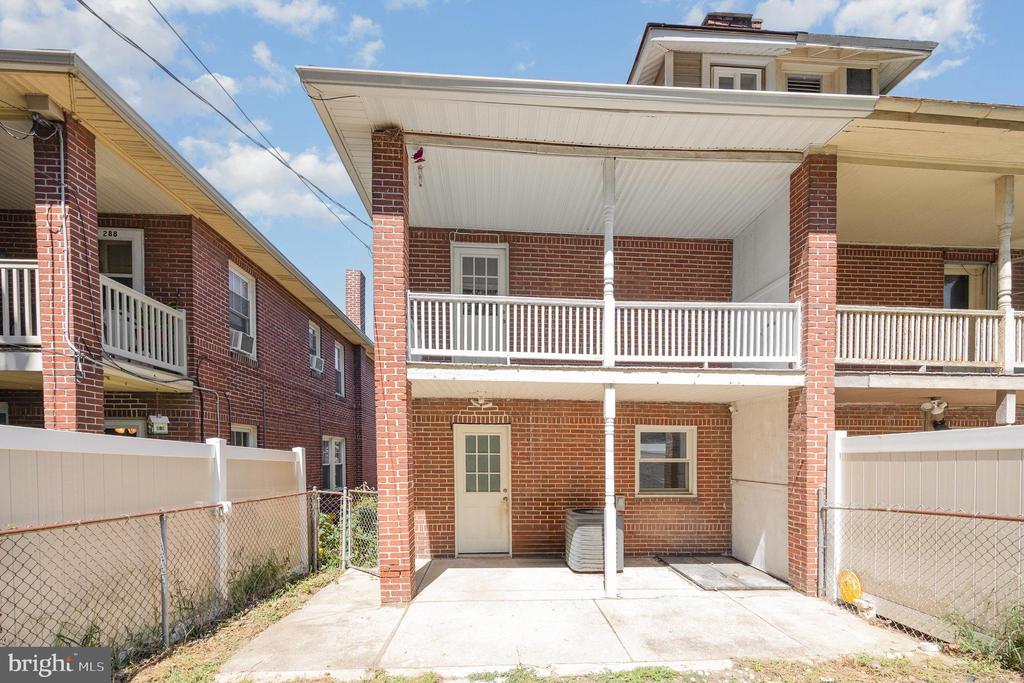 284 W MAPLE STREET