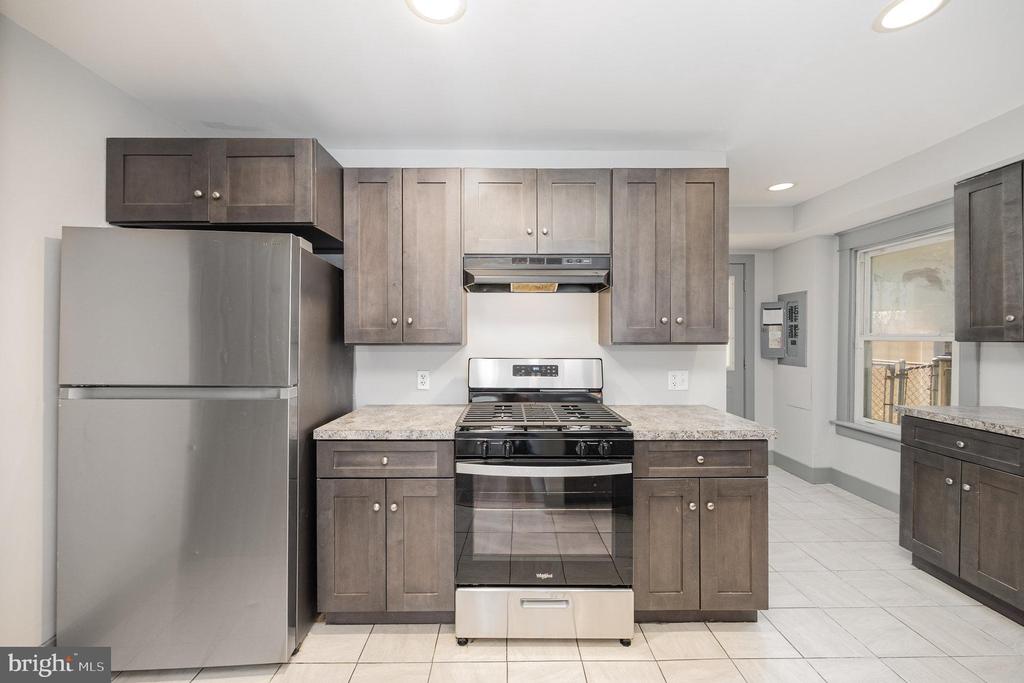 284 W MAPLE STREET