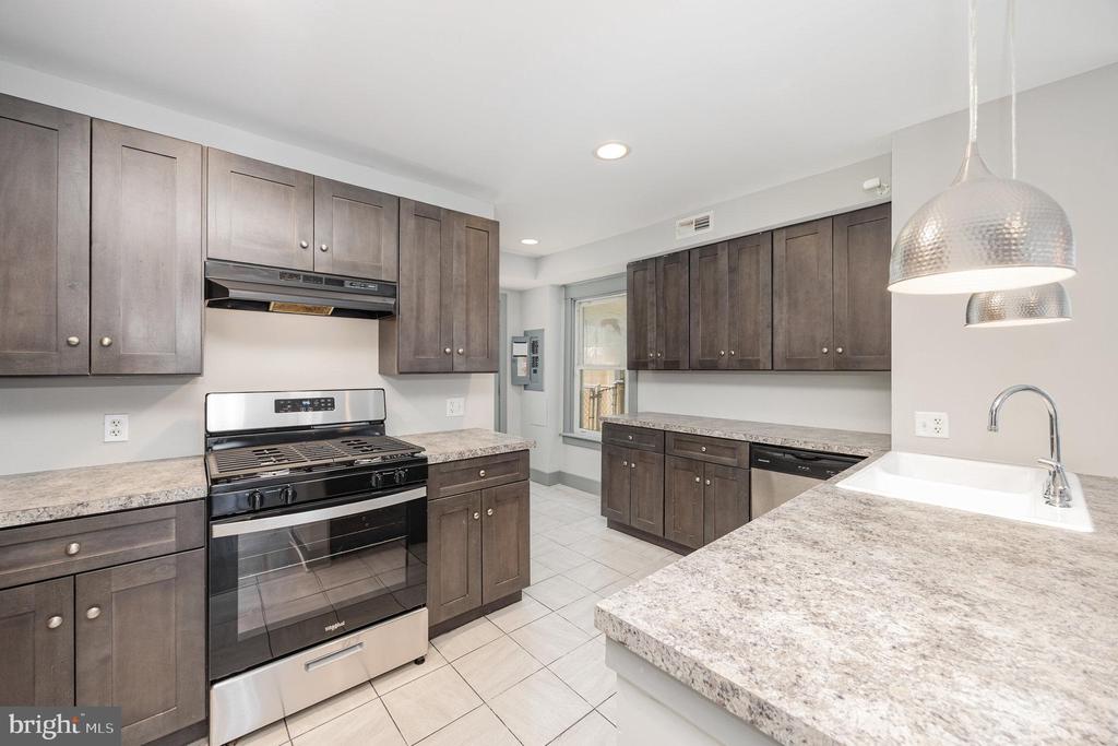 284 W MAPLE STREET