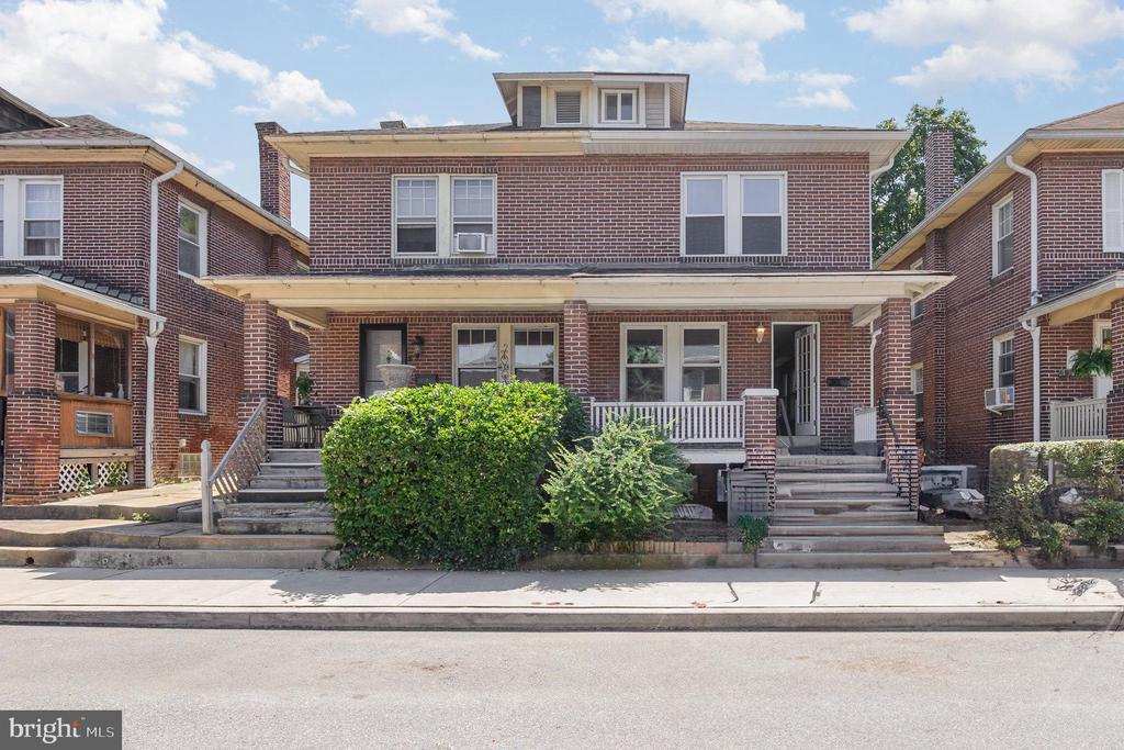 284 W MAPLE STREET