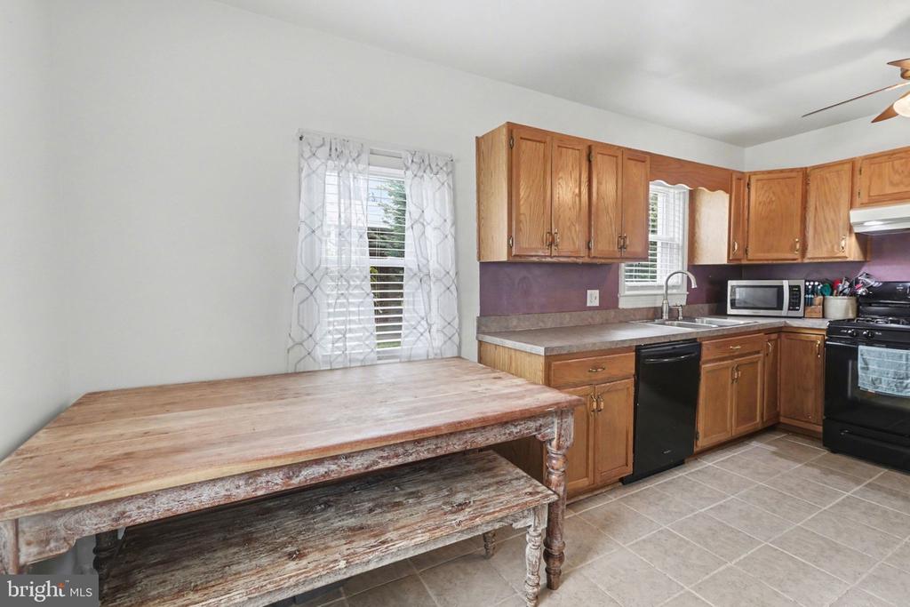 1330 CANTERBURY LANE