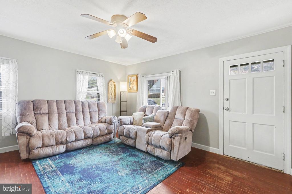 1330 CANTERBURY LANE