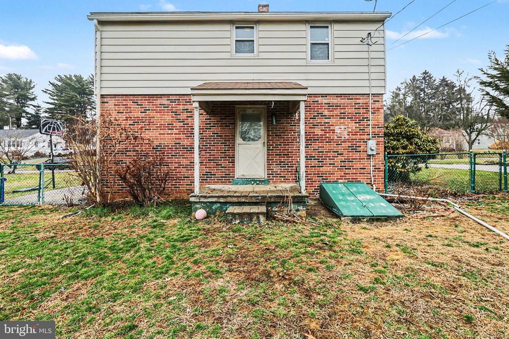 1330 CANTERBURY LANE