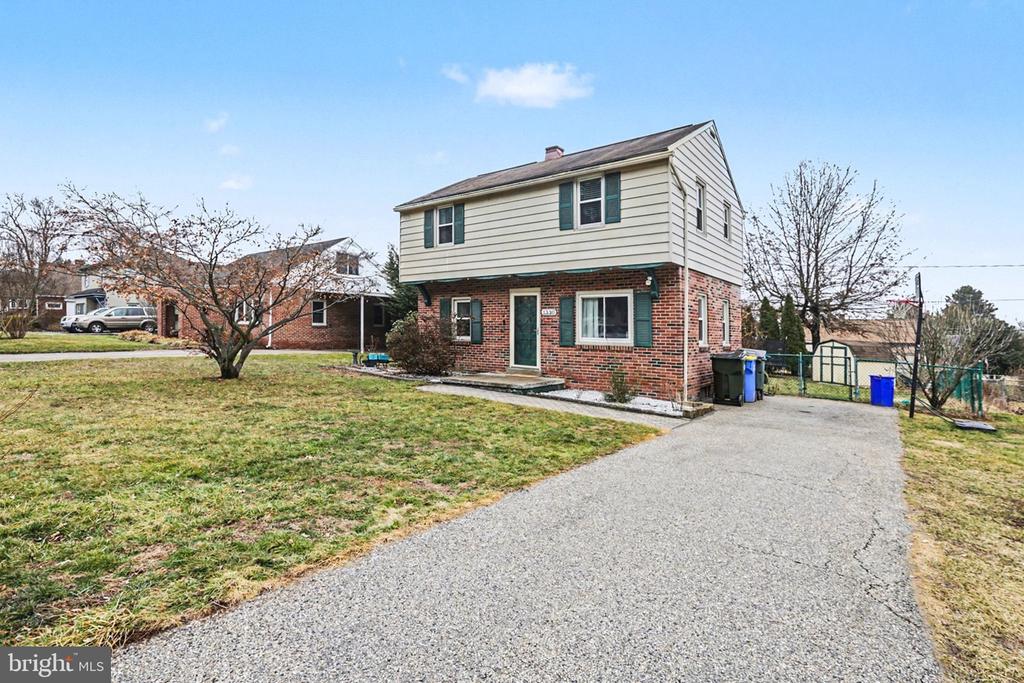 1330 CANTERBURY LANE