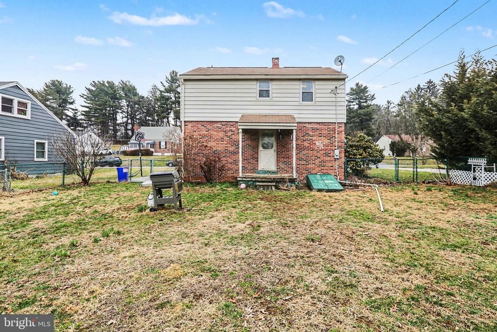 1330 CANTERBURY LANE