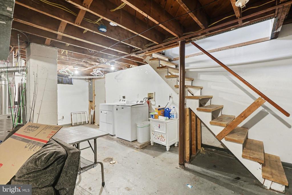 1330 CANTERBURY LANE