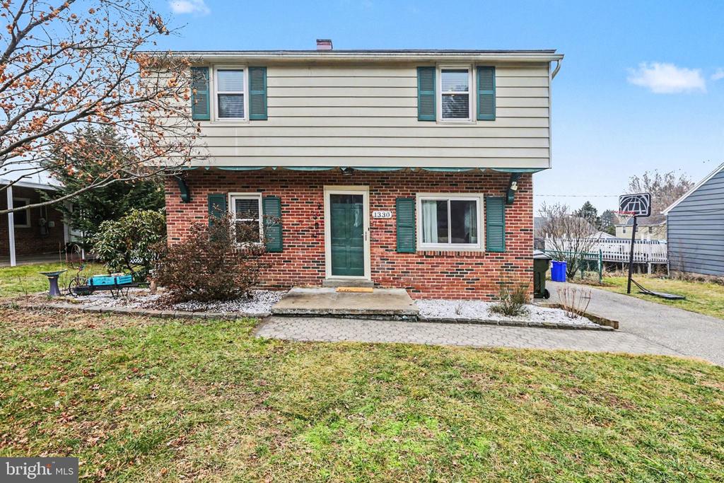 1330 CANTERBURY LANE