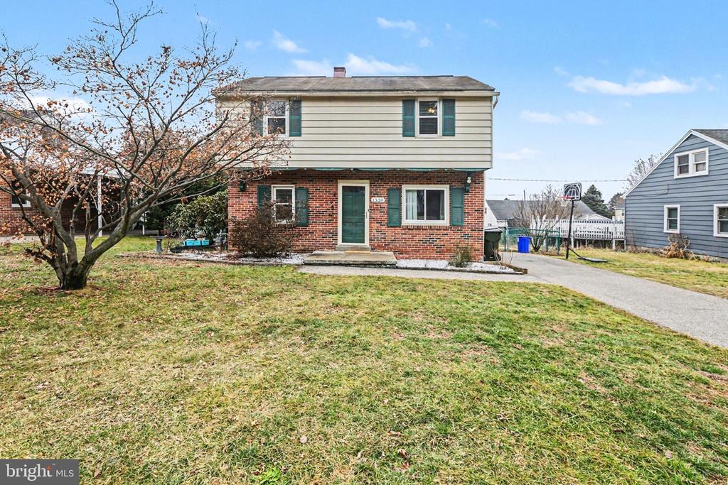 1330 CANTERBURY LANE