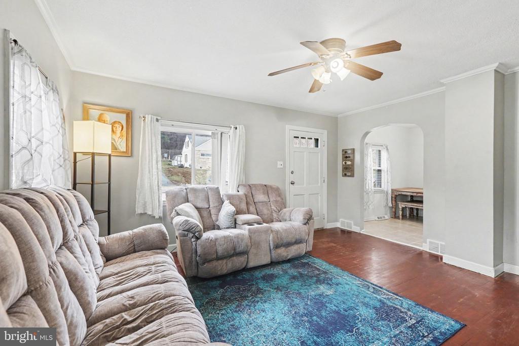 1330 CANTERBURY LANE