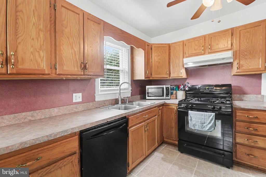 1330 CANTERBURY LANE
