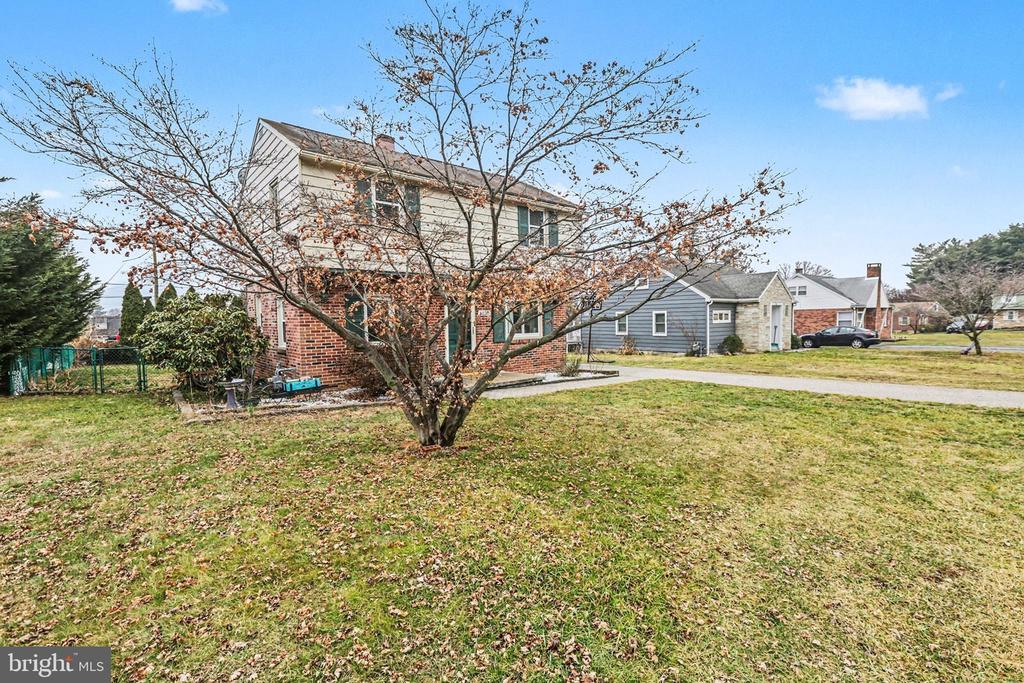 1330 CANTERBURY LANE