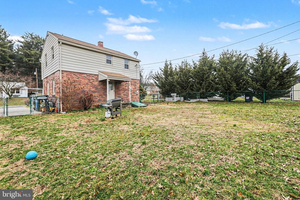 1330 CANTERBURY LANE