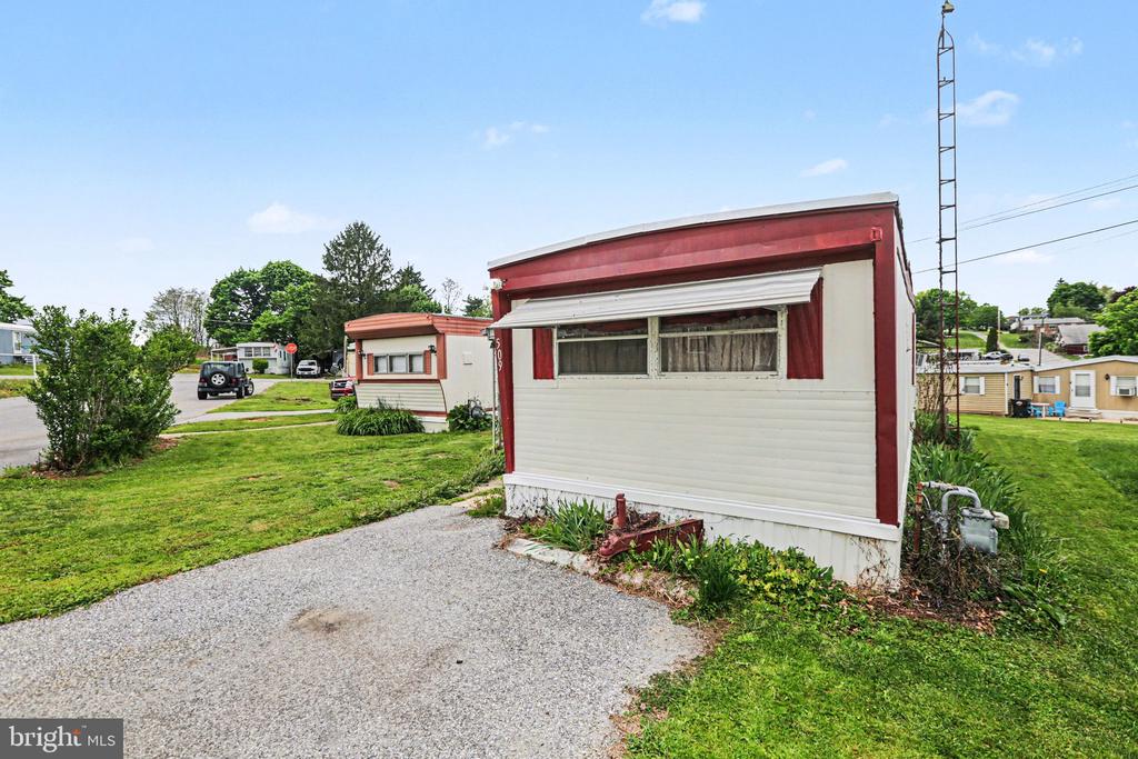 509 MIDDLEVIEW DRIVE