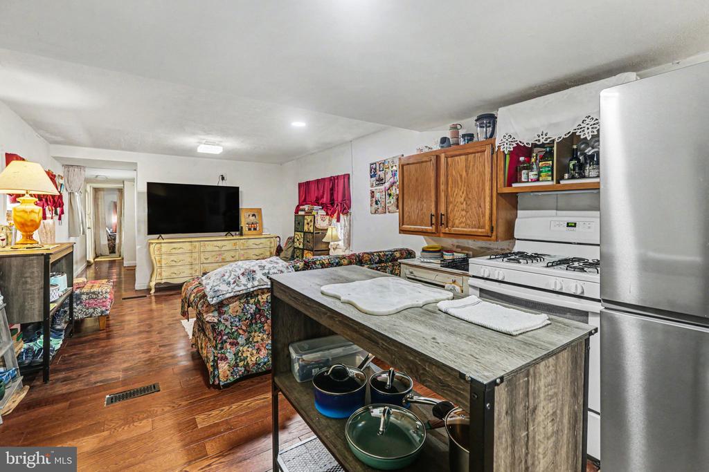 509 MIDDLEVIEW DRIVE