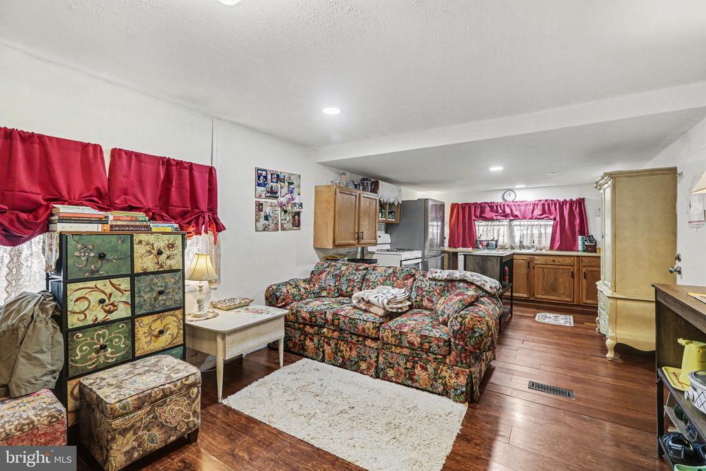 509 MIDDLEVIEW DRIVE