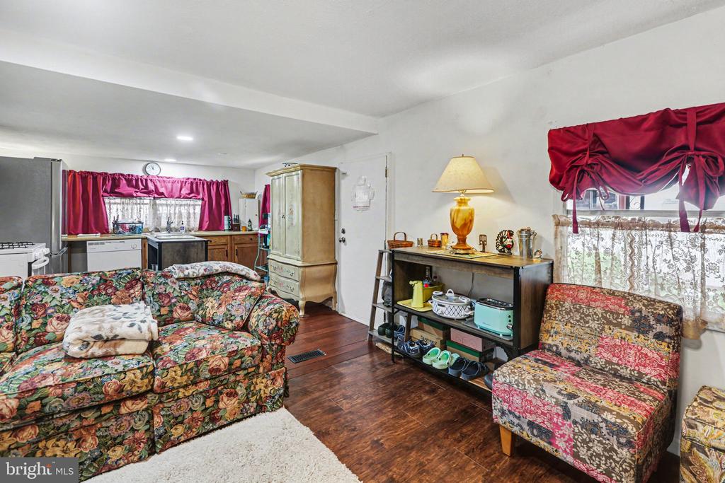 509 MIDDLEVIEW DRIVE