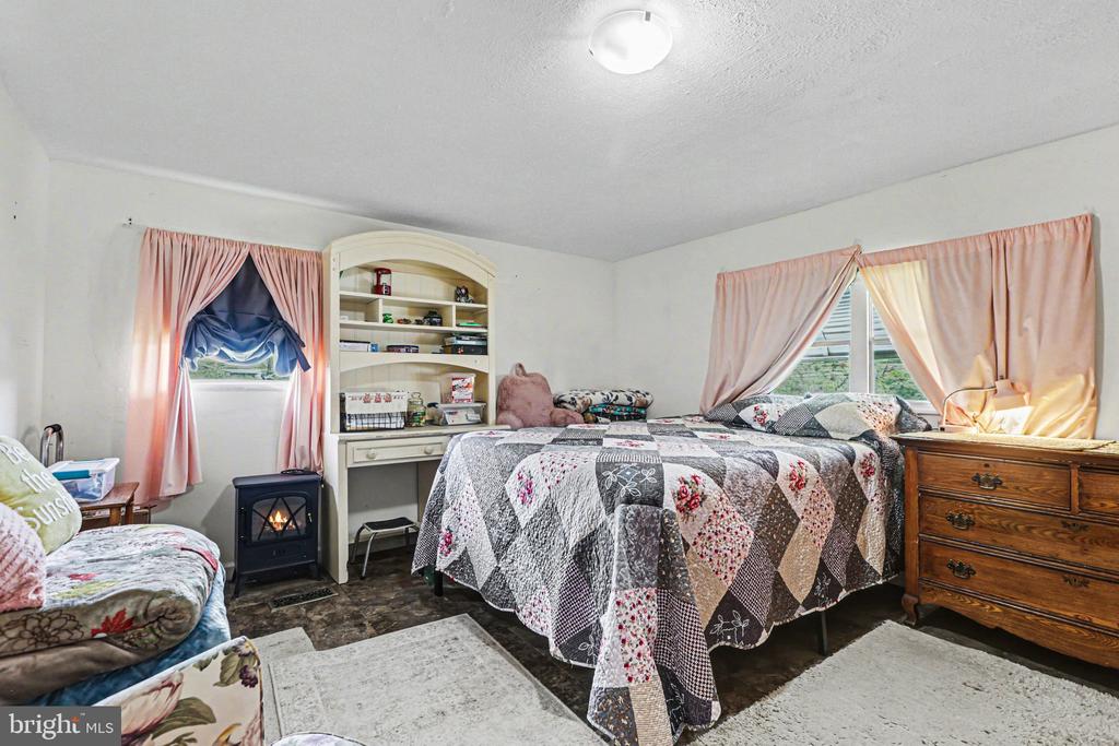 509 MIDDLEVIEW DRIVE