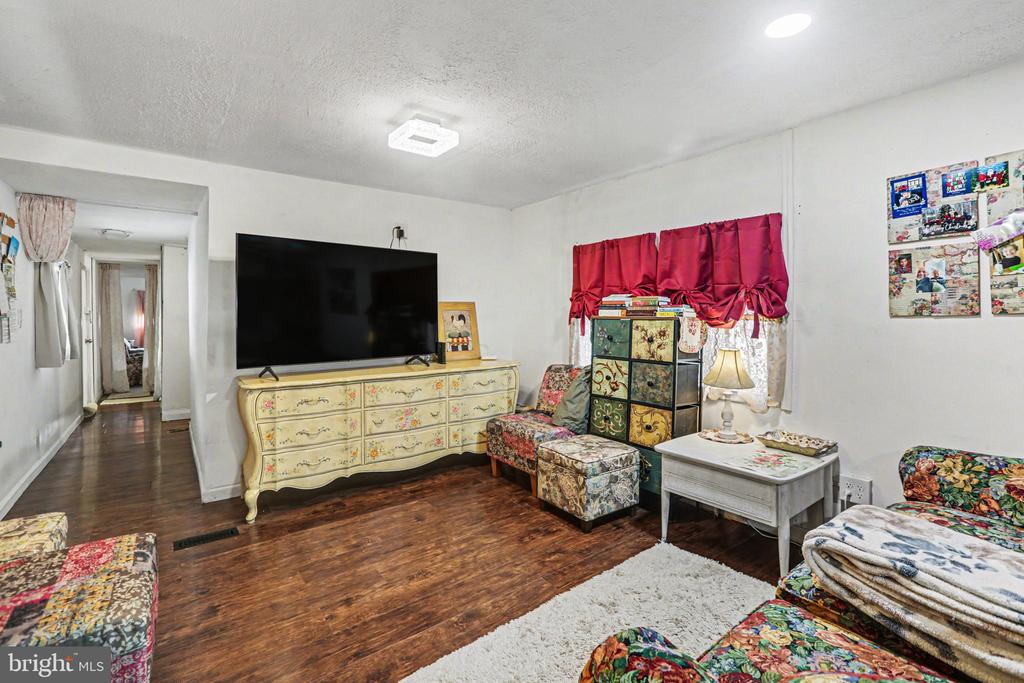 509 MIDDLEVIEW DRIVE