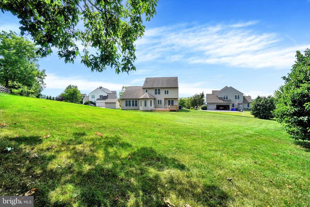 2082 WESTBURY COURT