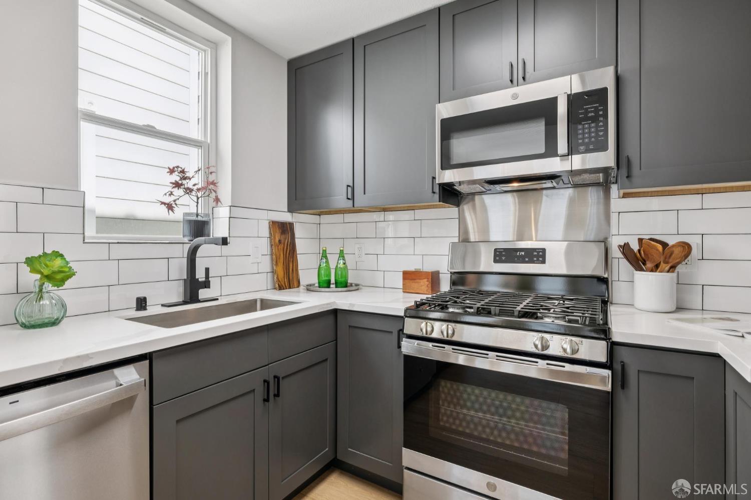 370 Waller Street # 3