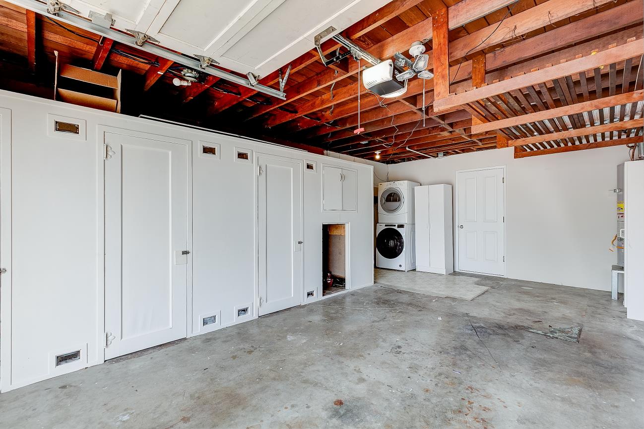 585 Bryan AVE