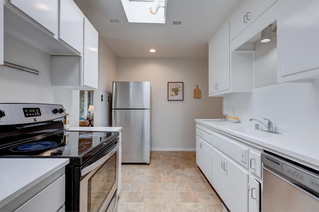 585 Bryan AVE