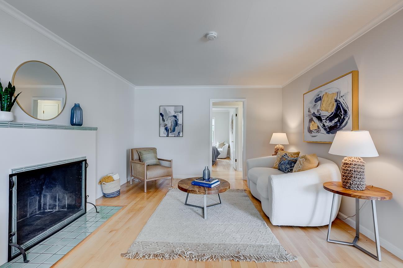 585 Bryan AVE