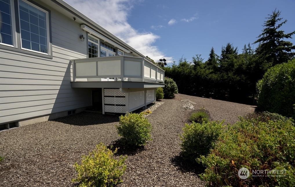 90 Lighthouse View Drive