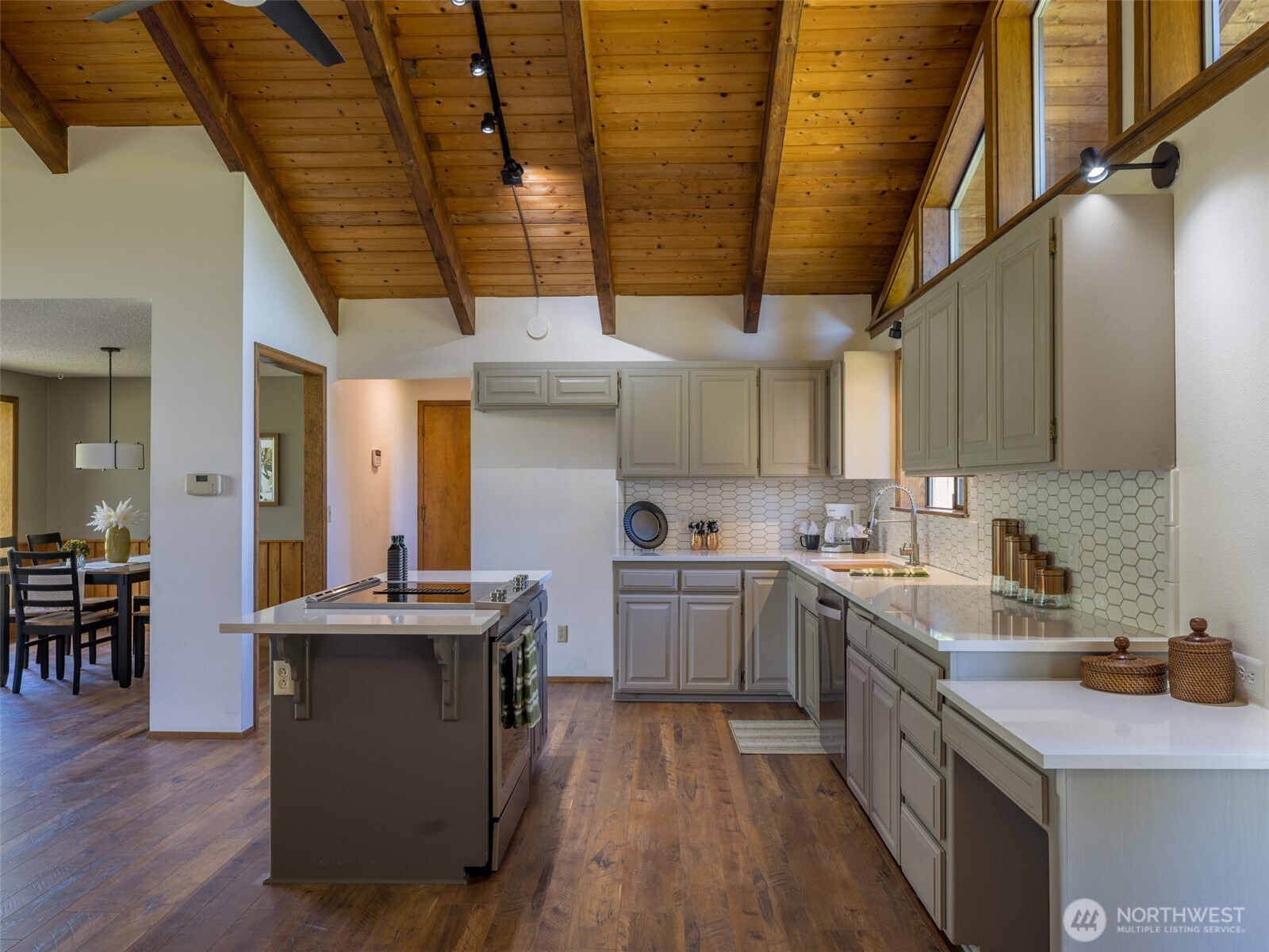 52 W Pheasant Lane