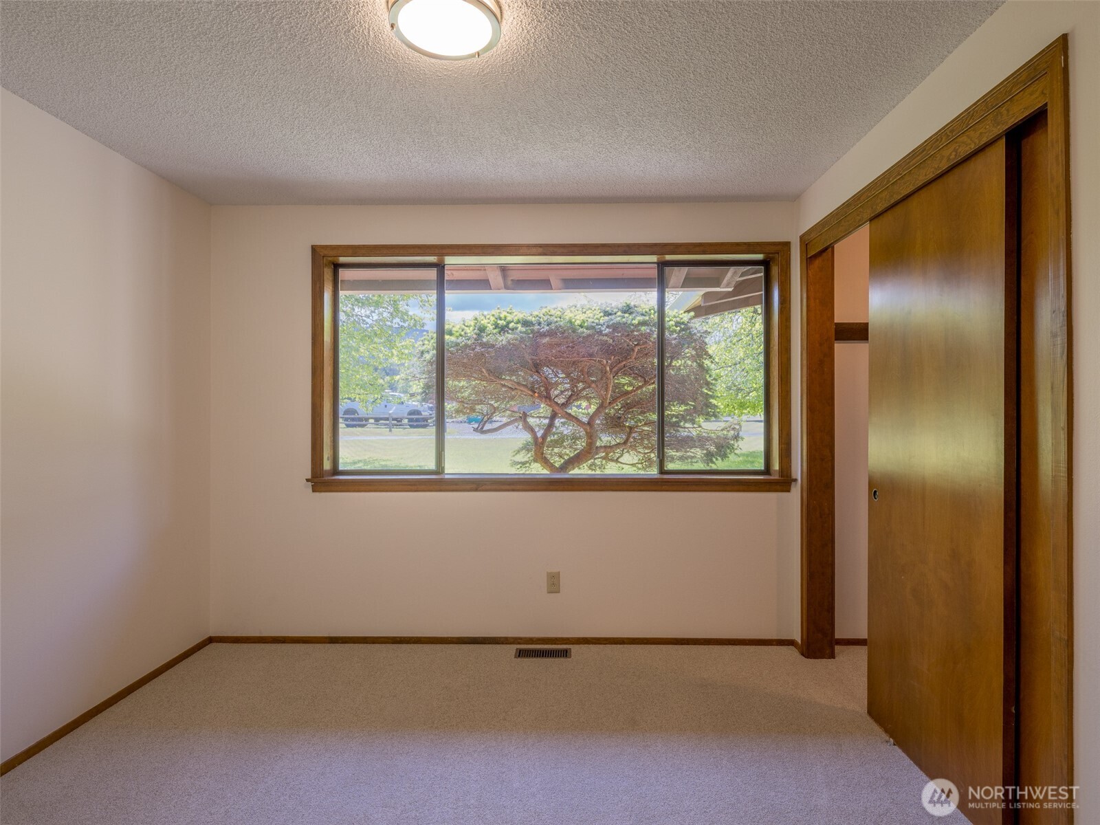 52 W Pheasant Lane
