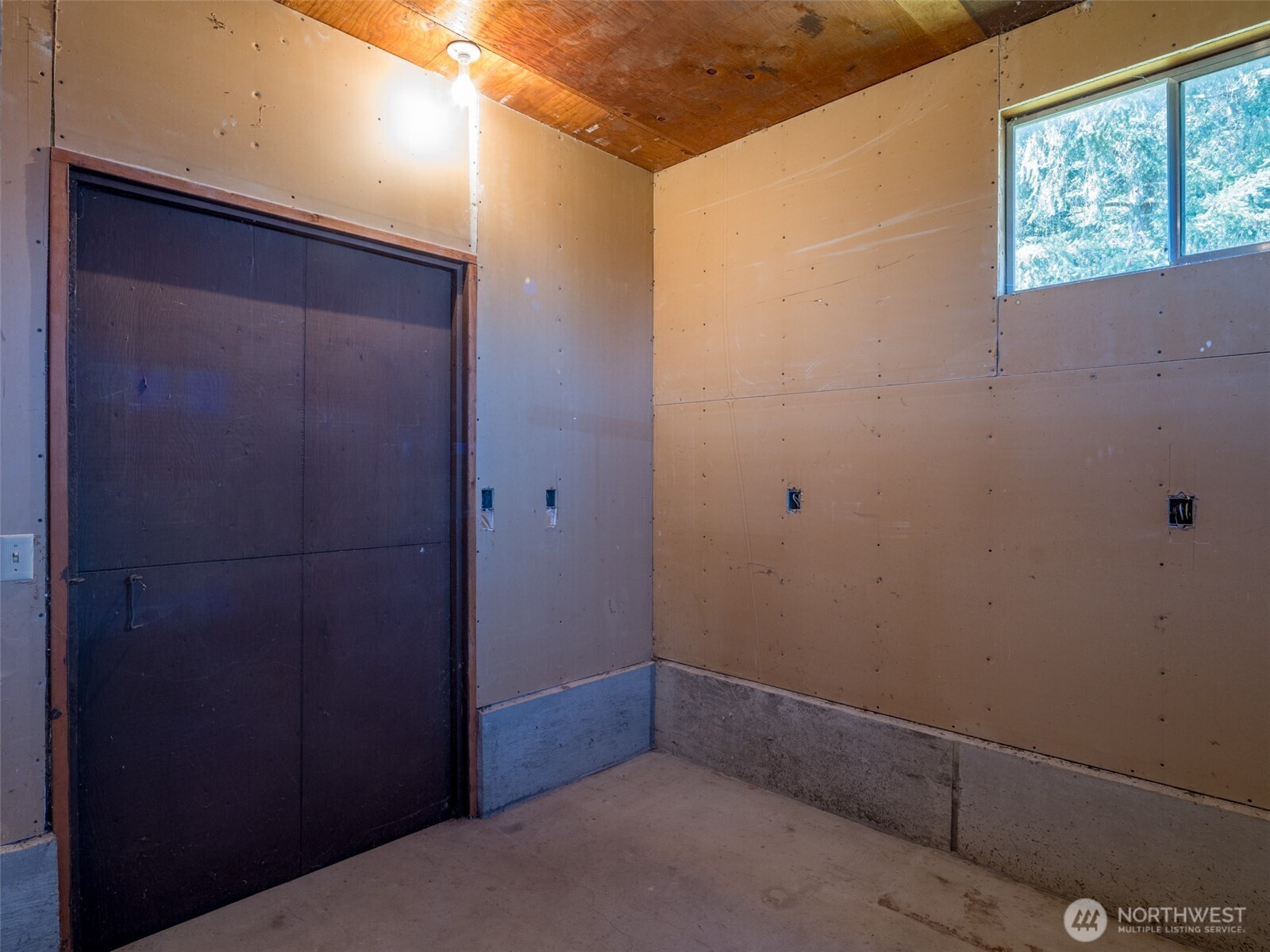 52 W Pheasant Lane