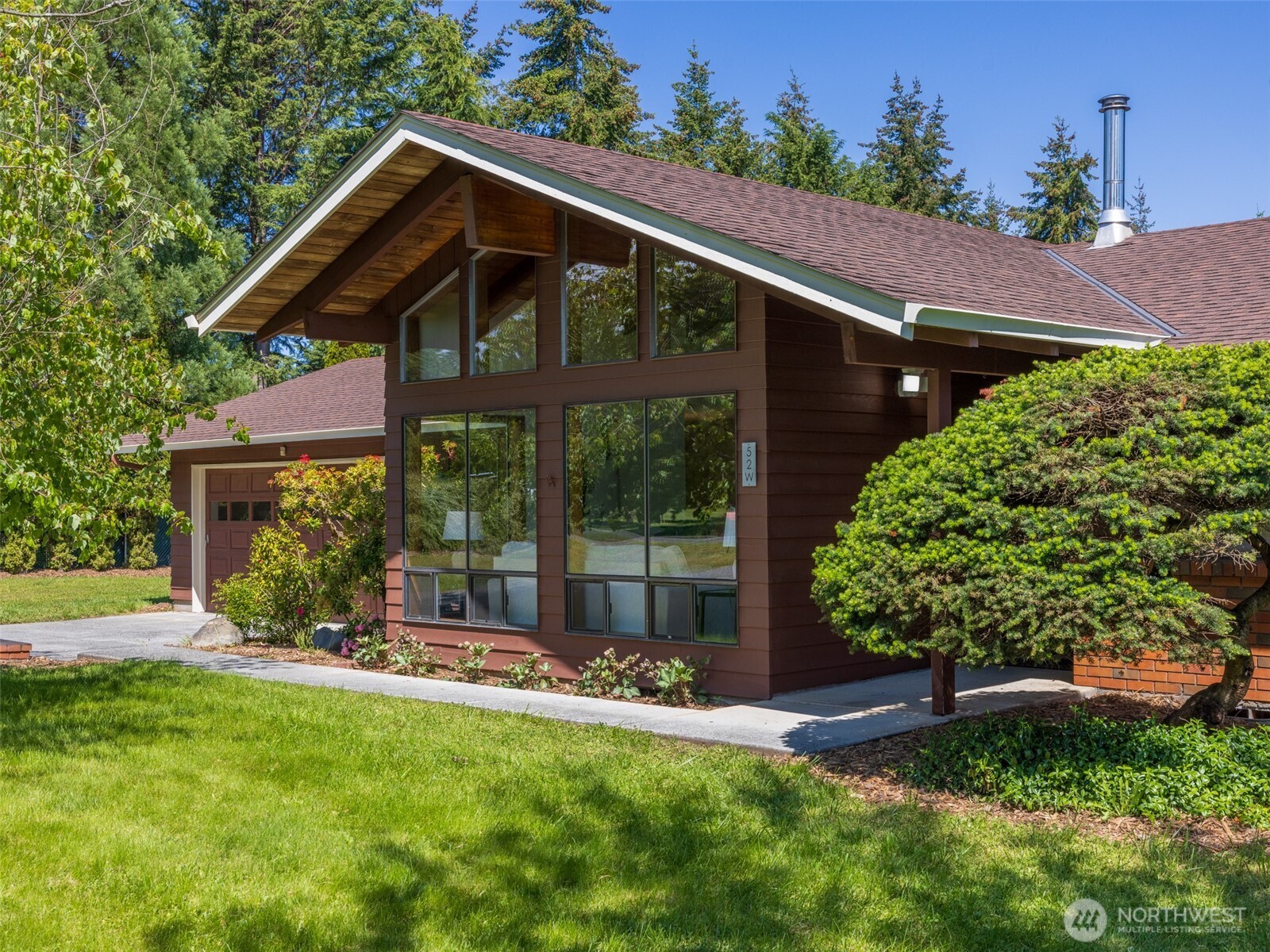52 W Pheasant Lane