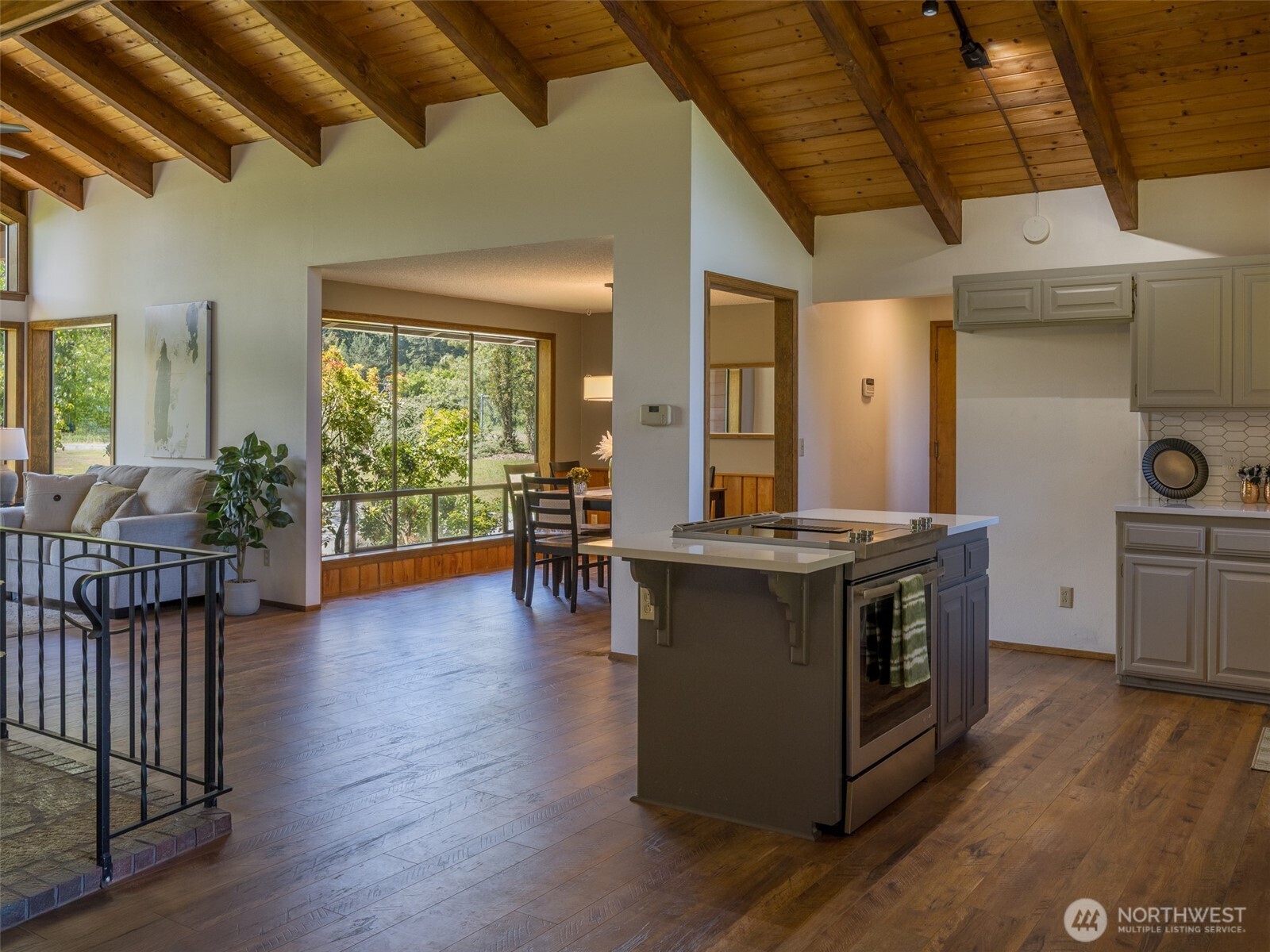52 W Pheasant Lane