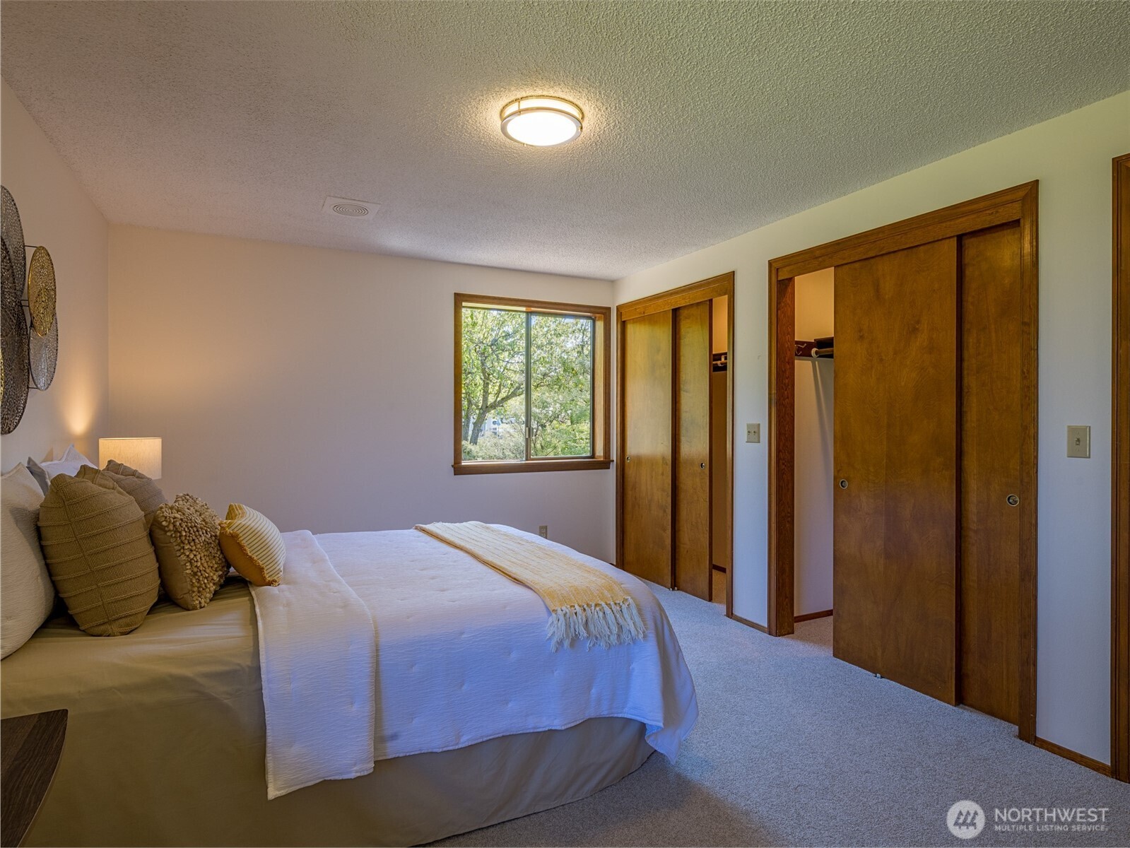 52 W Pheasant Lane
