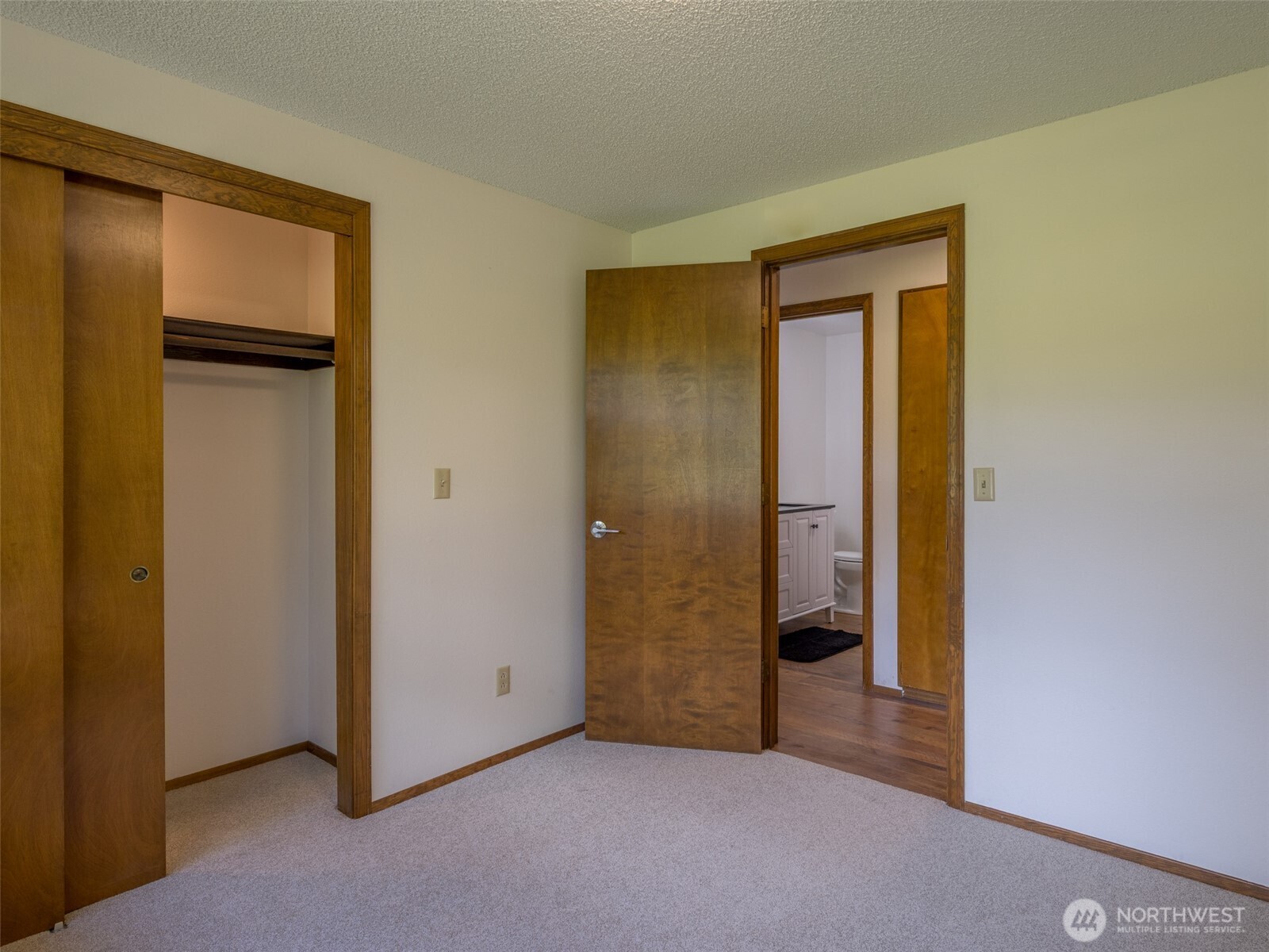 52 W Pheasant Lane