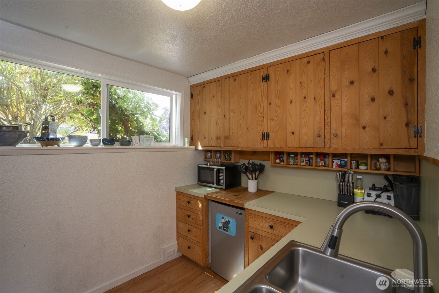 61 E Robert Place