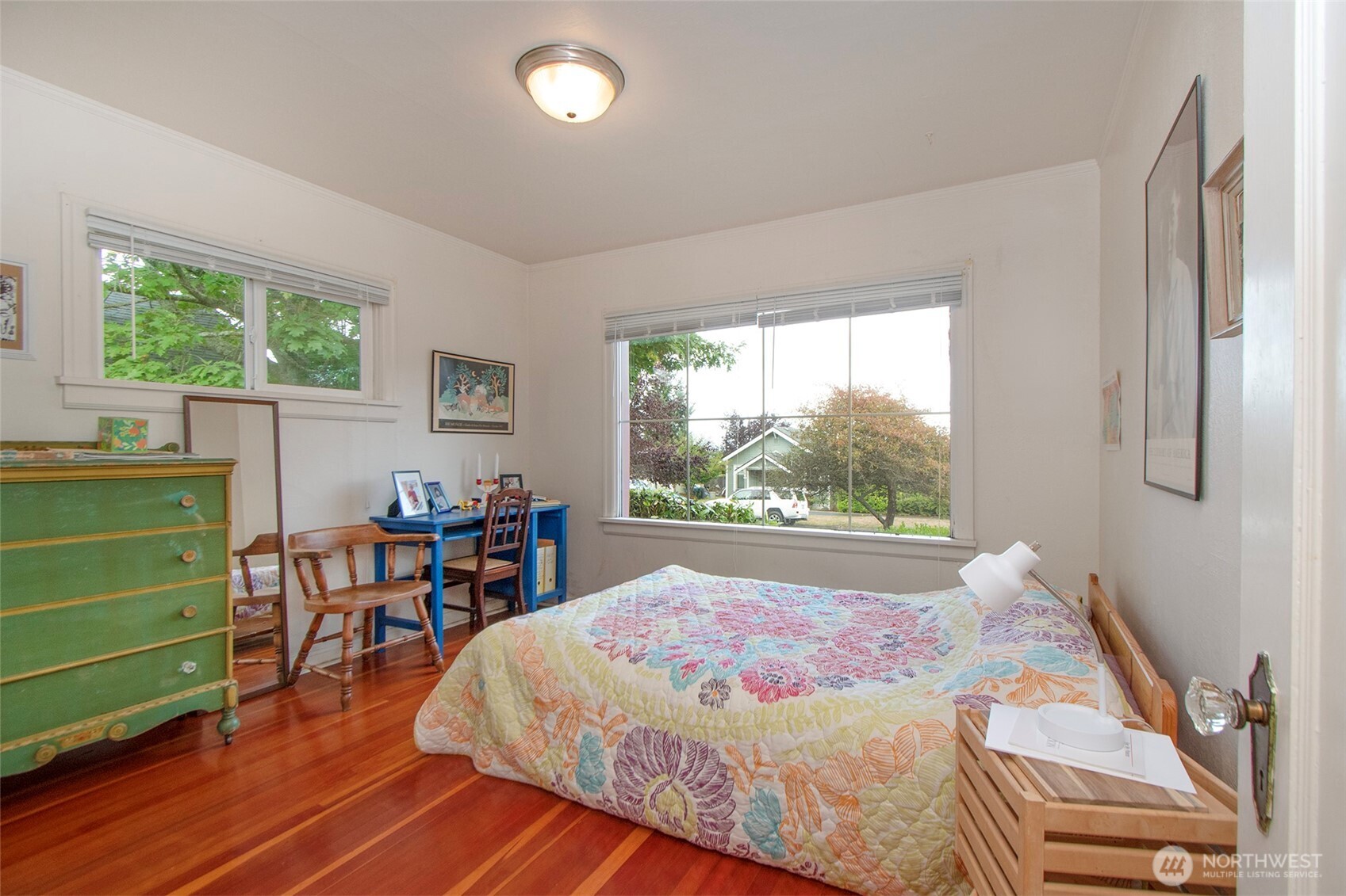 216 E 10TH Street