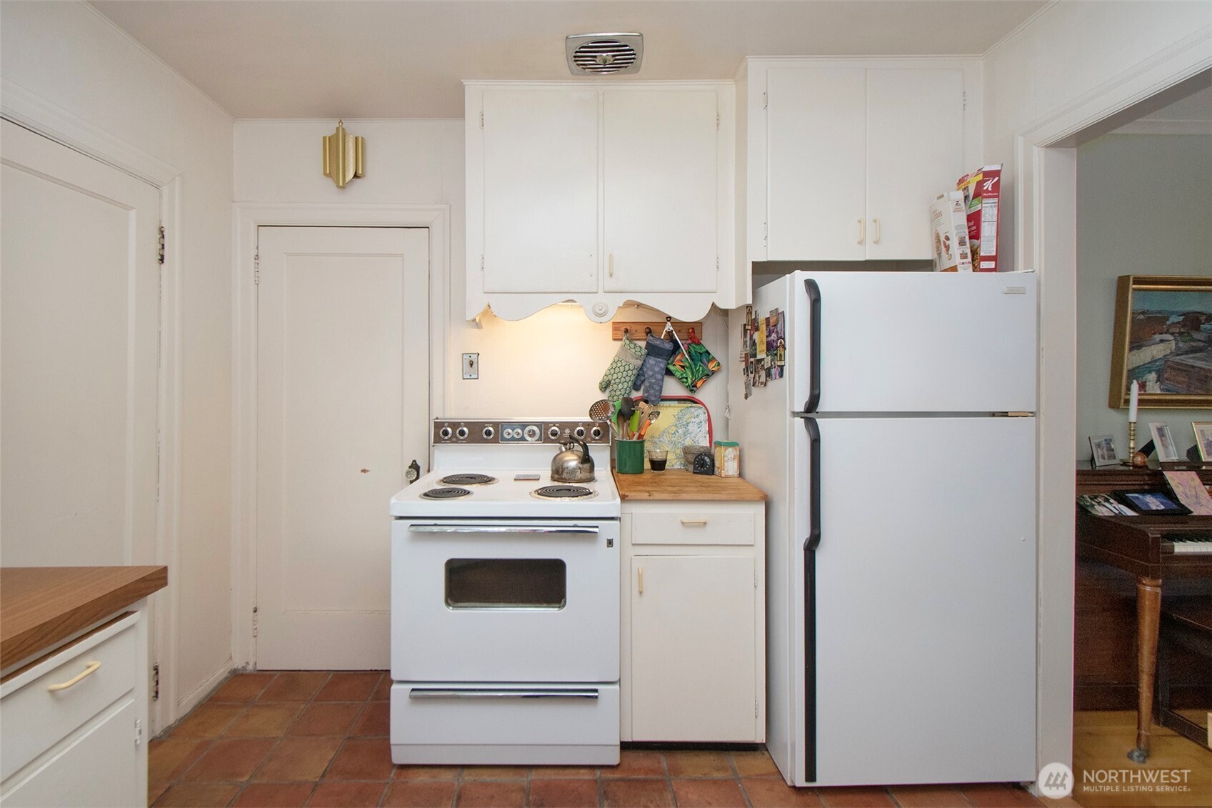 216 E 10TH Street