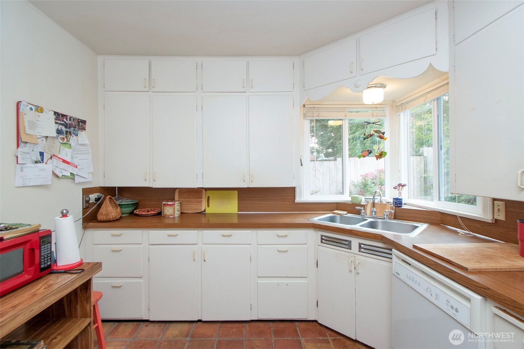 216 E 10TH Street