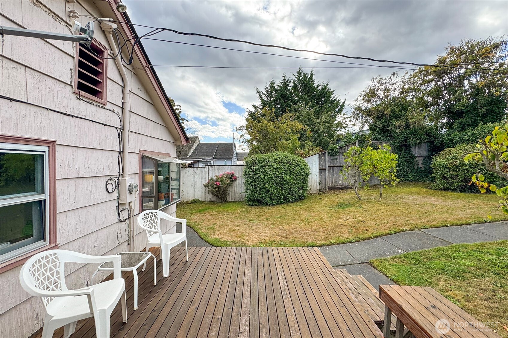 216 E 10TH Street
